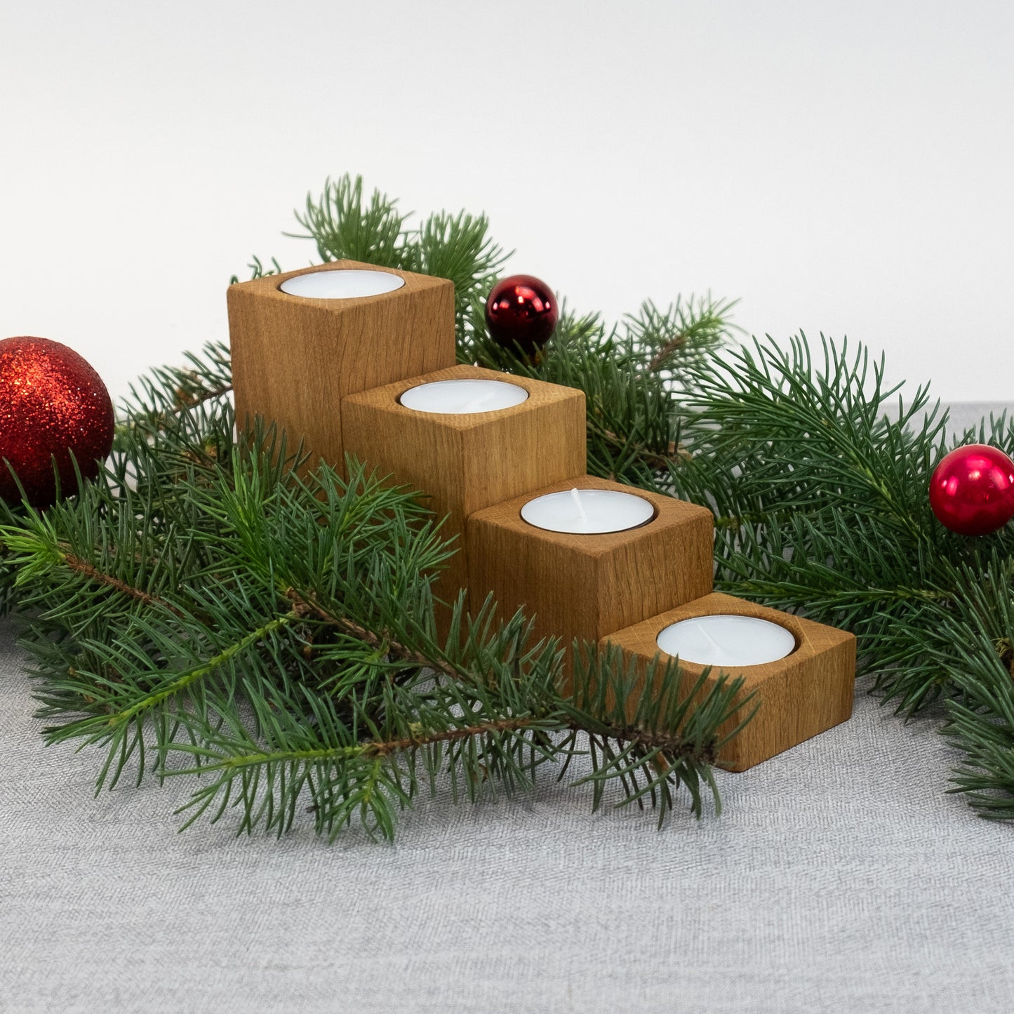 Quadratische Teelichthalter aus Eichenholz, 4er Set