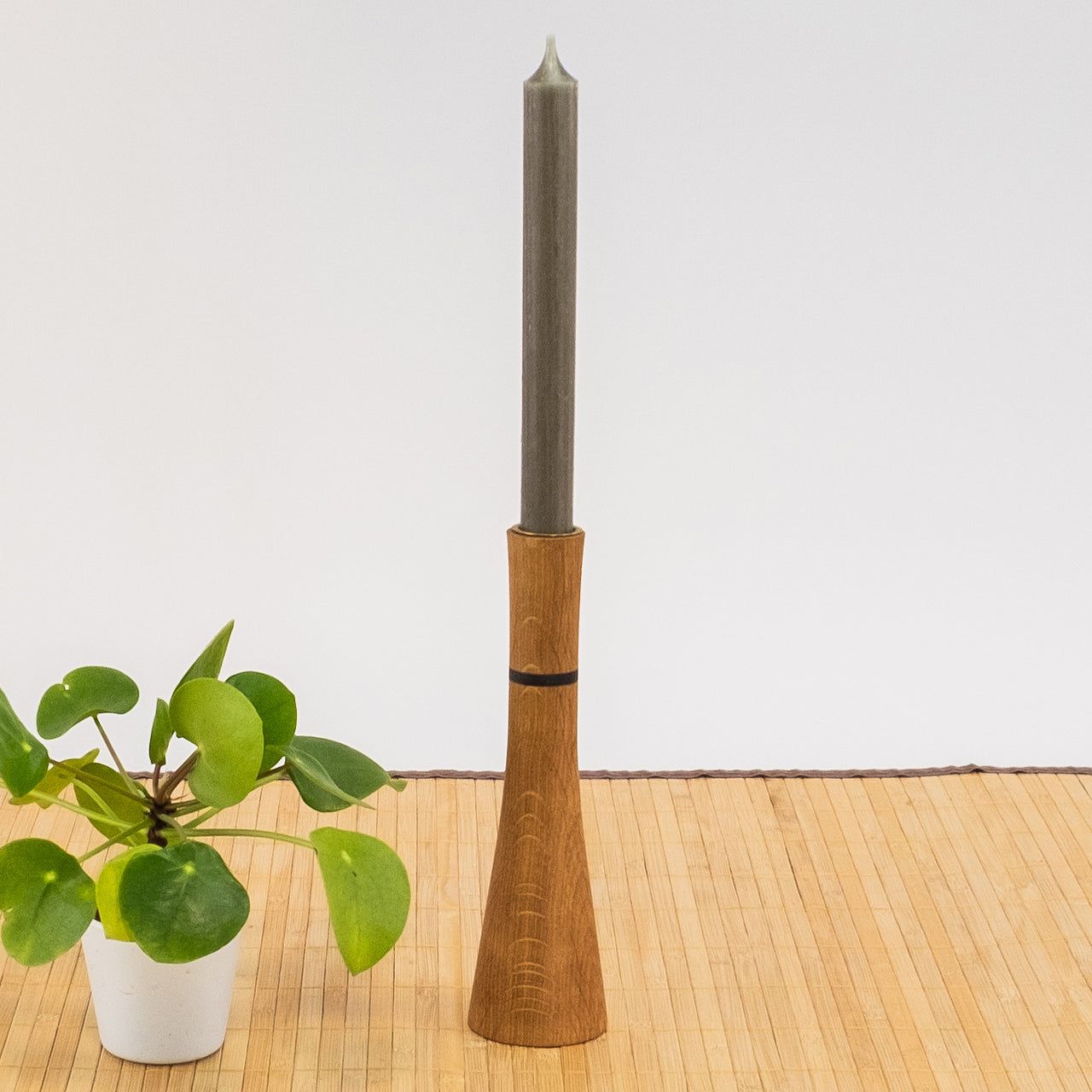 Konischer Kerzenhalter „Naturlicht“, Rund - Schwarz